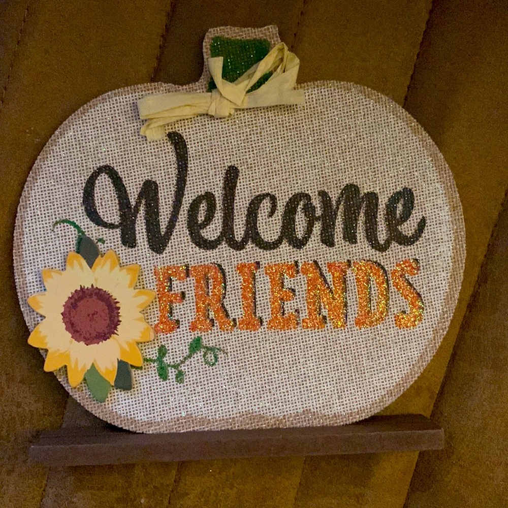 3/$15 ✨ Flash Sale.   Welcome‎ friends stand